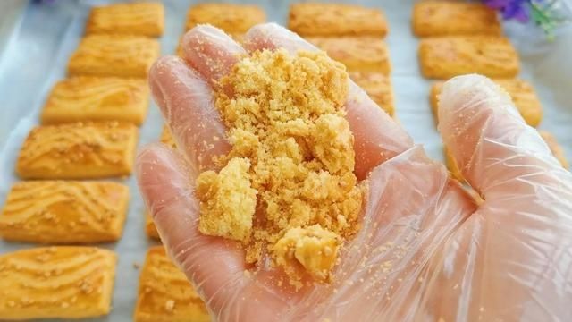 天冷易饿,总想吃点东西,用玉米面做小点心,粗粮细做好吃又营养