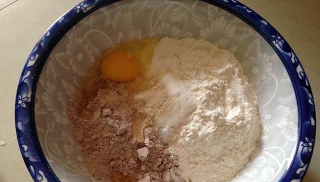 发糕|粗粮发糕新吃法,简单不用揉,蓬松暄软不塌陷,比面包都好吃