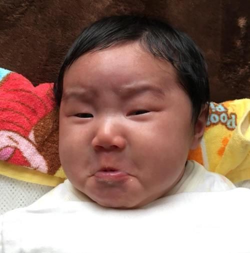 “高颜值女婴”走红,用长相征服众人,护士感慨:还是头一回见