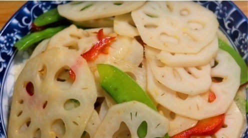 白醋|莲藕一焯水就变黑?大厨:牢记一招,保证藕片白净爽脆,更入味