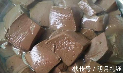 大便|吃完豬血后，大便變成了黑色，說明身體在“排毒”嗎