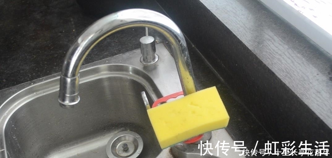 桶装水上的塑料提手别扔了，留在家里有大用处，看完去试试