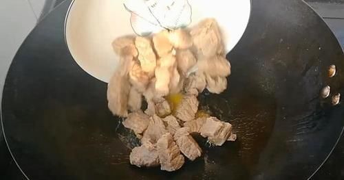 蜜汁|淮扬大厨分享“蜜汁红烧牛肉”简单好吃家常做法,加它鲜香软烂