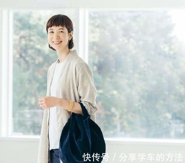 主妇 日本主妇的“极简风”搭配,运用“黑白灰”,穿搭出一身高级气质!