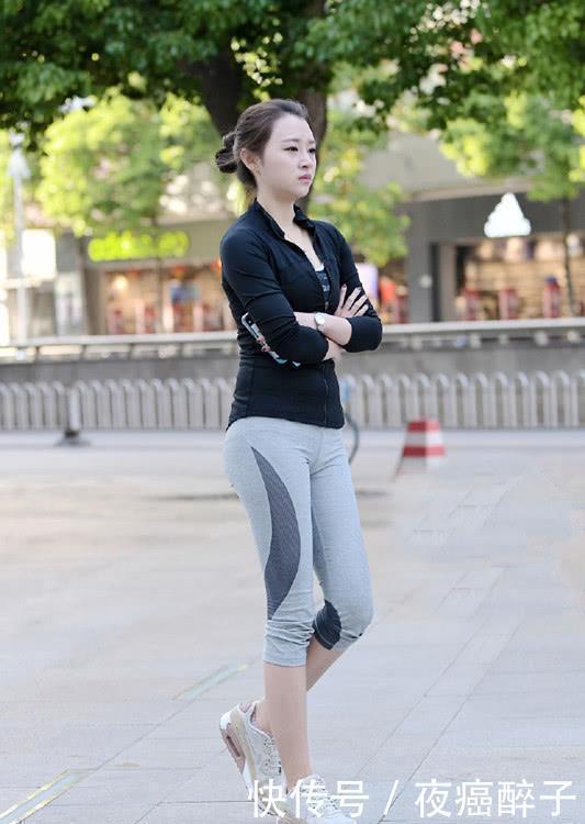 美女|街拍美女身姿挺拔,亭亭玉立的小姐姐,气质特别好