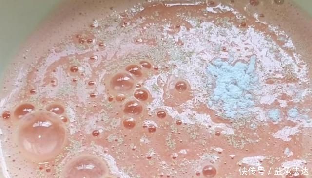 西红柿里加2个鸡蛋，不炒不做汤，简单几步，出锅给肉不换，好吃