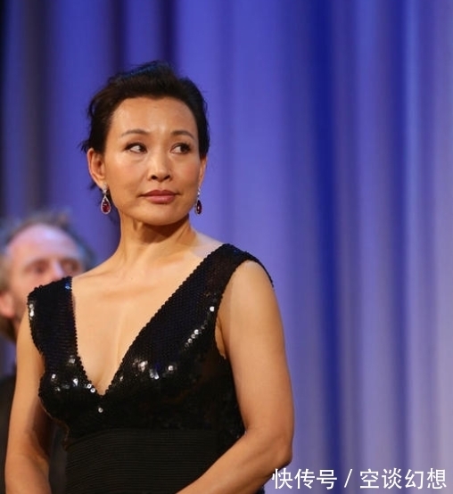 黄一|毁掉央视春晚宣誓效忠美国，弃养中国双胞胎的陈冲，现在怎样？