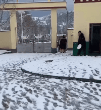 |搞笑GIF:利用废弃袋子自制了一条内裤