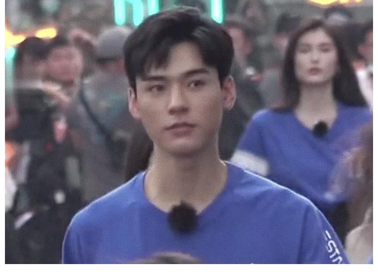 中餐廳|龔俊綜藝錄制生圖，無精修無美顏狀態(tài)真實，顏值讓人看傻眼