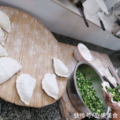 味道|奶奶的味道-韭菜盒子这样做，秒变米饭杀手