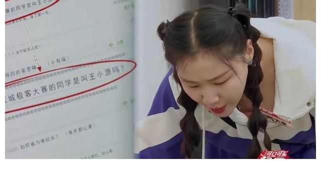 海报|王源不仅隔空被cue还被人偷亲海报，心动CP又上线了，磕到了