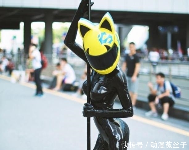 女装|网友吐槽:女装照被室友拿去评选校花,但吃瓜群众却说图是盗的