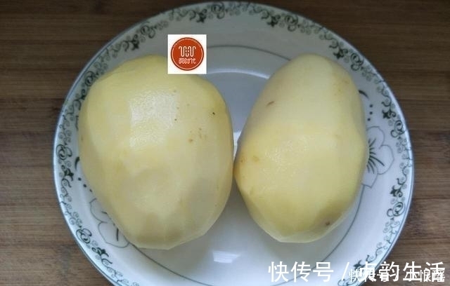 小面姨|土豆新吃法，这么做简单又美味，比肉都好吃，做一盘，上桌就光盘