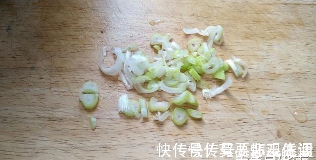 馅饼|早餐常吃它,不得感冒还补钙,相当于喝8杯牛奶,骨骼健康长高个