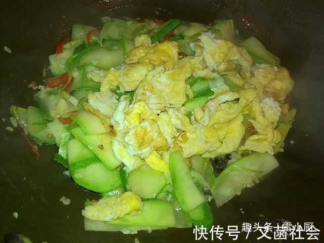 补钙|冬季给孩子吃这个菜最合适,不仅补钙,还能抗病毒!