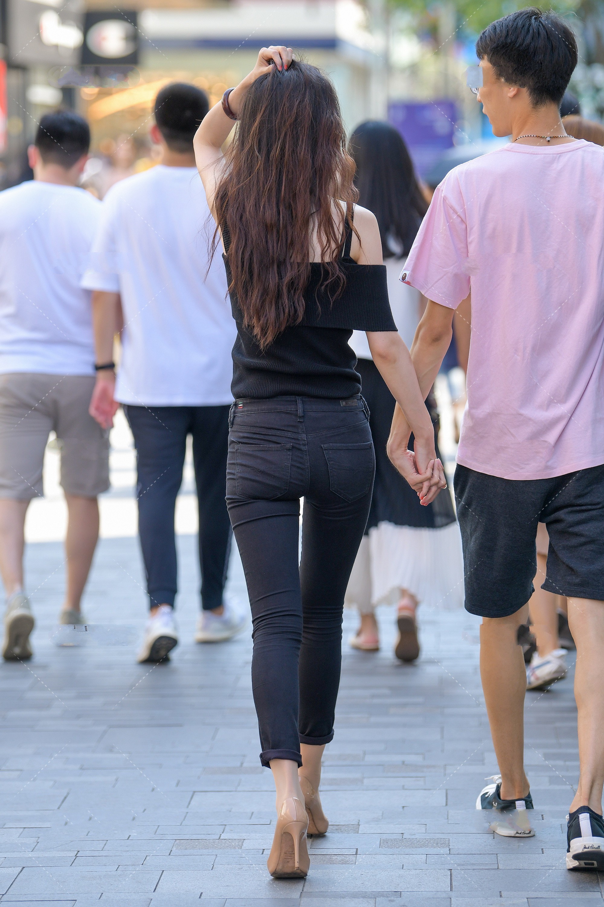 会显得很|不规则黑色上衣搭配黑色长裤, 冷艳气质十足