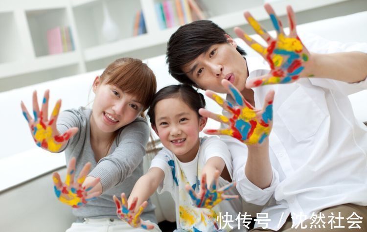 阿尔贝蒂娜|“就玩一次,你让我清静会”:父母的“认怂”只会把孩子越推越远