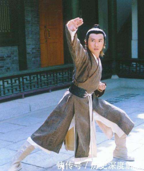 垃圾|为何九阴白骨爪在《射雕英雄传》中垃圾,《倚天屠龙记》中厉害?