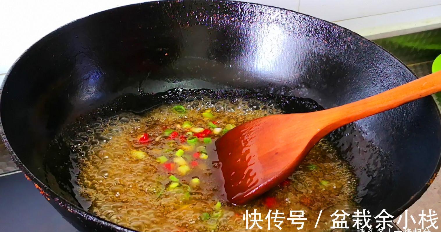 做肉丸子好吃有秘诀，多加2样食材，外酥里软，凉了也不硬，真香