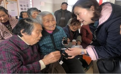 一键SOS！这款“救命手表”让独居老人不怕不怕了