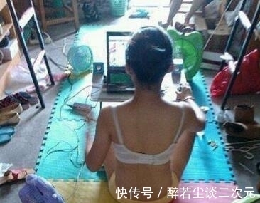 |搞笑图片：好烦啊，做个仰卧起坐都难，好难受哦