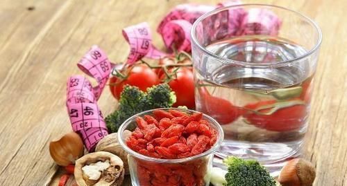 泡水|黄芪和“3物”搭配,经常泡水喝,可能补气活血,身体越养越好