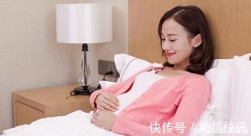 催生|“最苗条”产妇火了,待产室跳舞催生,网友质疑真是快生了吗