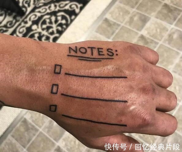 13个搞笑的纹身拖鞋省了,记事本也不用买了,承包你一年的槽点