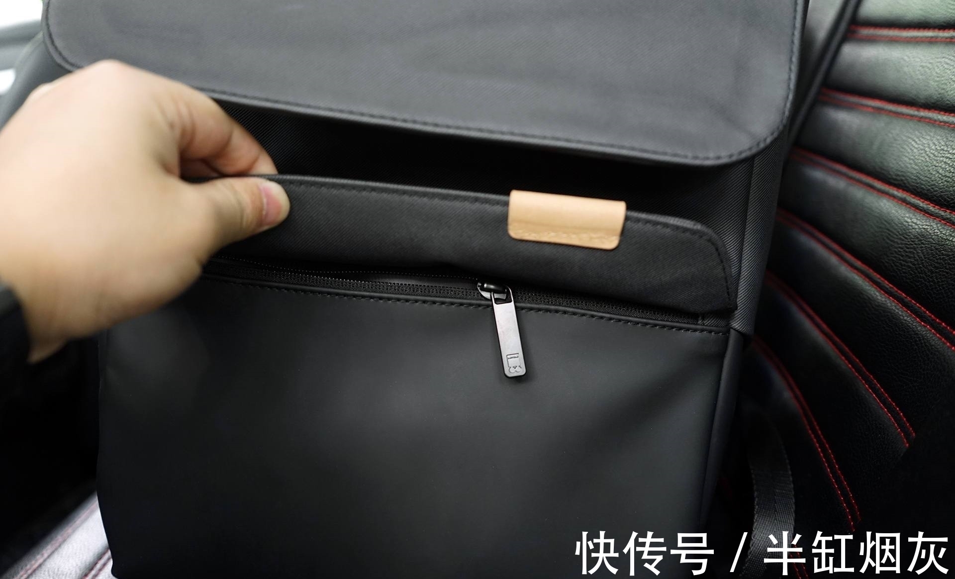 笔者 男人的背包就应该是这样有棱角,不复杂!第一眼就爱上了