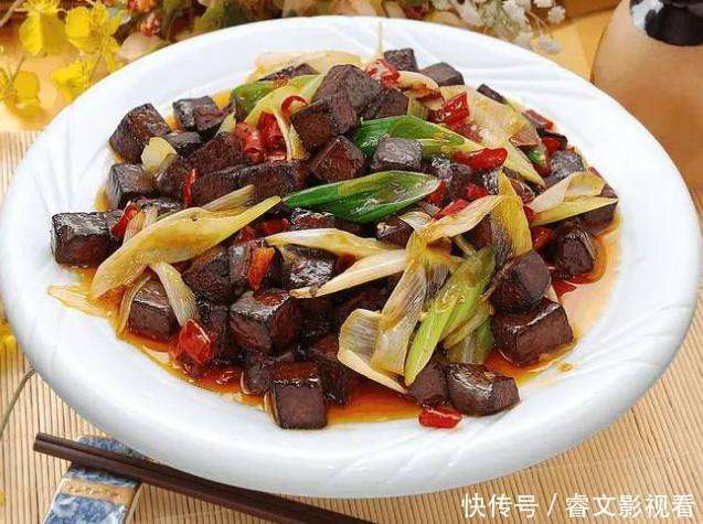 猪血|猪血和此菜是天生一对,4块钱炖一锅,好食又解馋,我家一周吃2次