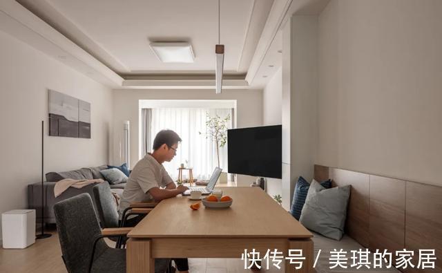 装修|80㎡精装房的二次改造,客厅阳台改地台,原木极简设计看得很顺眼