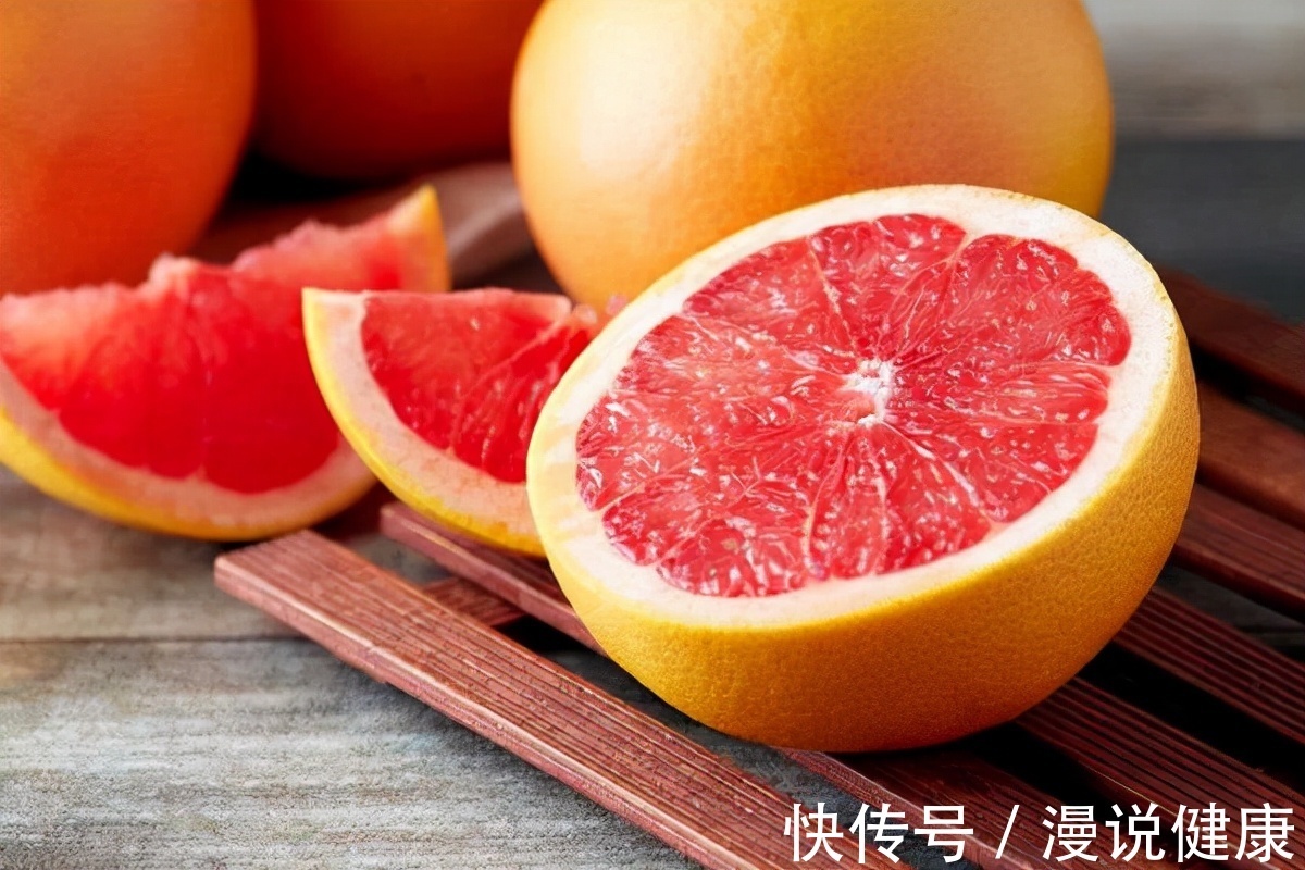 吃药|引发低血压差点丧命!正在吃药的朋友,这类水果可千万不能随便吃