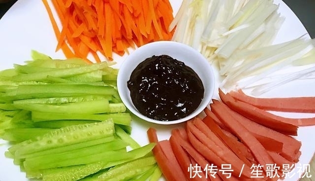 菜单|国庆家宴菜单,12道菜不精致但合胃口,好吃又实惠,网友:求蹭吃