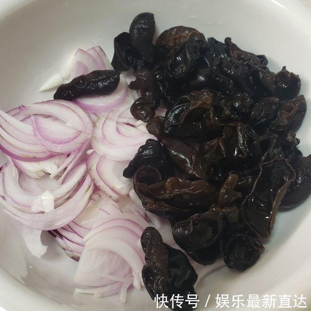 兰杏梅|洋葱拌黑木耳,健康营养,清爽不油腻