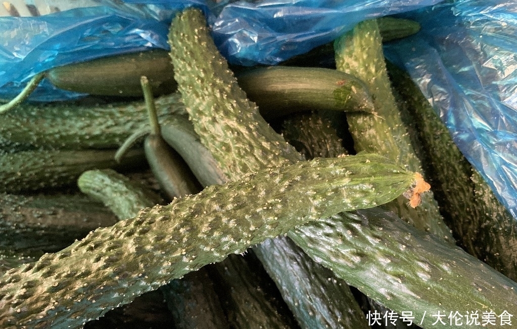 挑直|买黄瓜时,挑直的还是弯的?老菜农:牢记这5点,就不会买错了