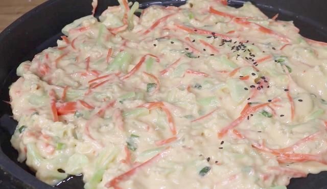 面糊|花菜里淋两个鸡蛋简单一做，没想到这么好吃，营养又解馋