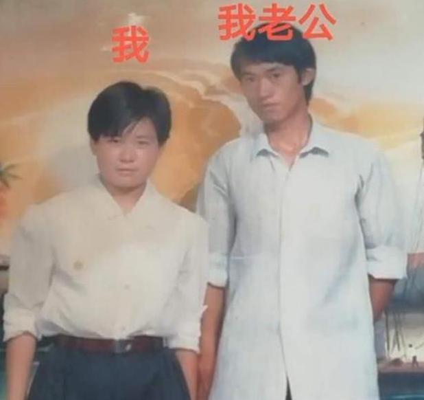 小孩|“妈,你是我爸的结拜兄弟吧”,网友晒爸妈合照,令人哭笑不得