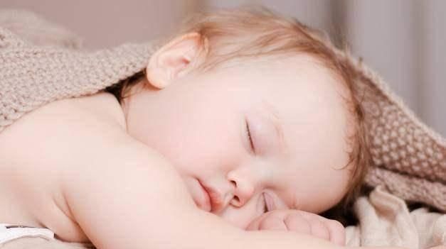 小家伙|宝宝睡醒之后的两种反应,如果你家宝宝是后者,多半会有高智商!