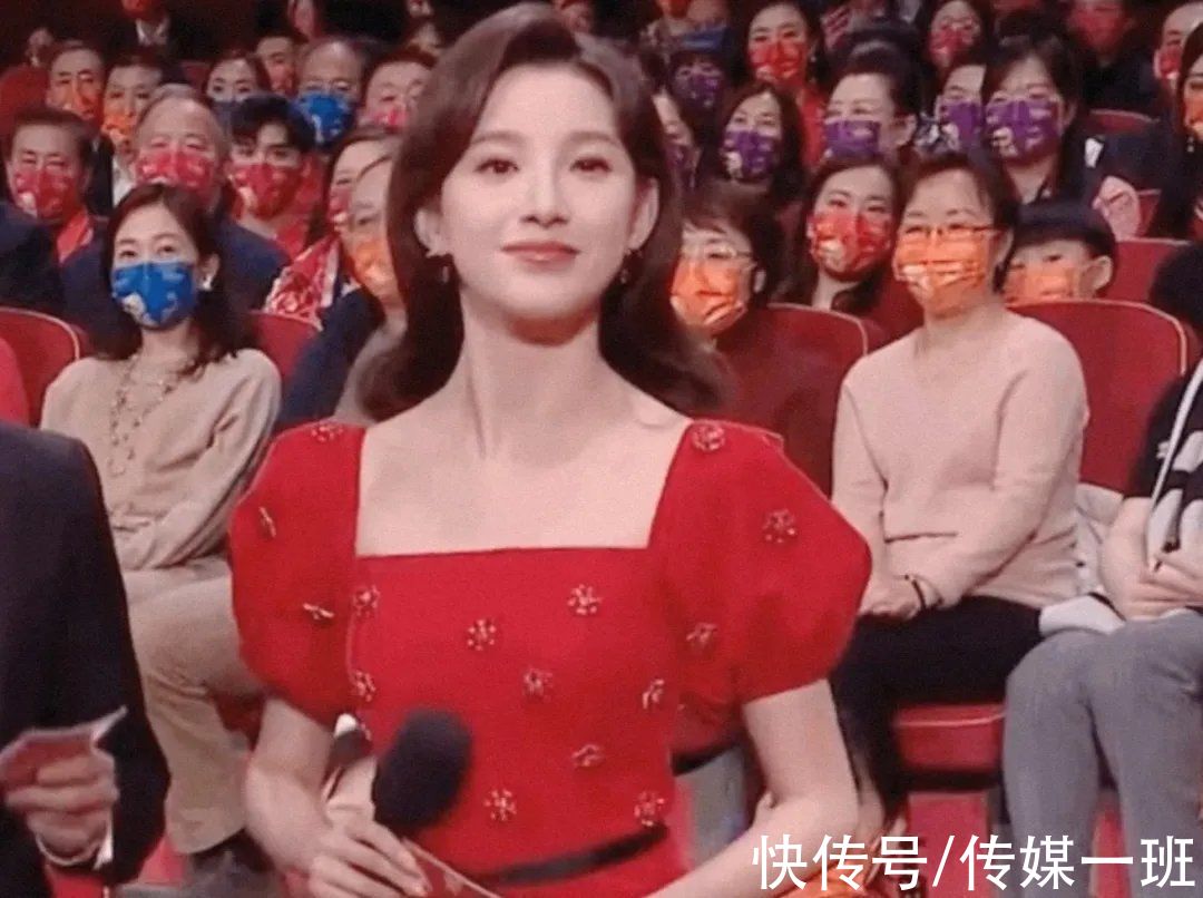 第一次上央视春晚的明星：邓超活跃，赵丽颖拘谨，马凡舒气质超群