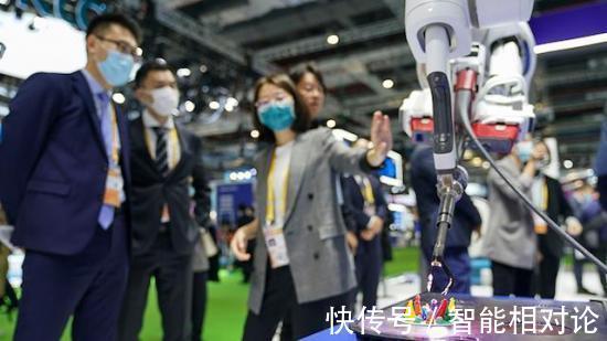报销|高价成“拦路虎”，手术机器人的“国产替代”还要多久？