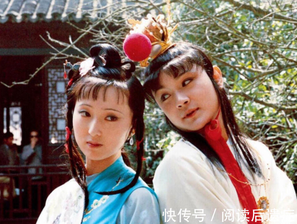 薛宝钗&宝玉外出祭奠金钏儿,林黛玉话里有话,薛宝钗为何不答?