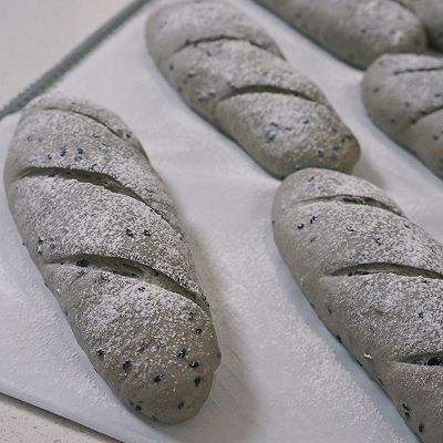 黑芝麻奶酥面包