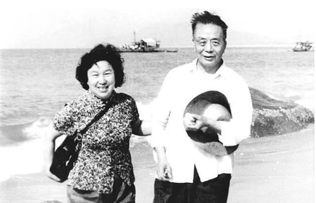 不惜|与学生婚外恋,不惜离婚娶她,16年后本性难移,被娇妻告上法庭