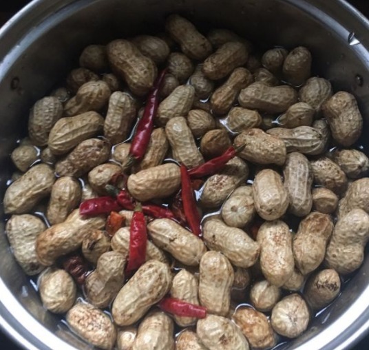 煮花生时，这4个要点要牢记，15分钟就煮好，咸香入味又解馋！