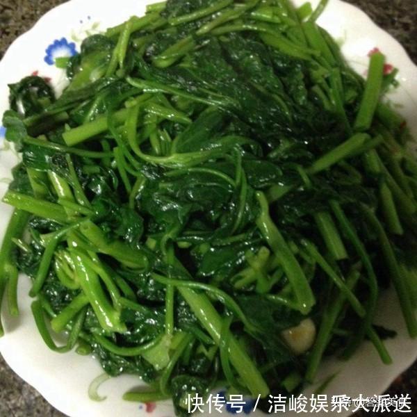 不管炒啥青菜,别直接下锅炒!学会4点,颜色翠绿,不发黑不出水