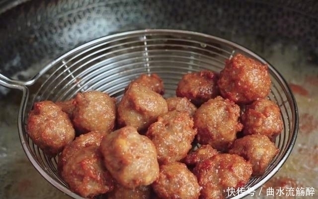 酥脆|炸肉丸有人放面粉,有人放淀粉,这才是正确做法,外酥里嫩超级香