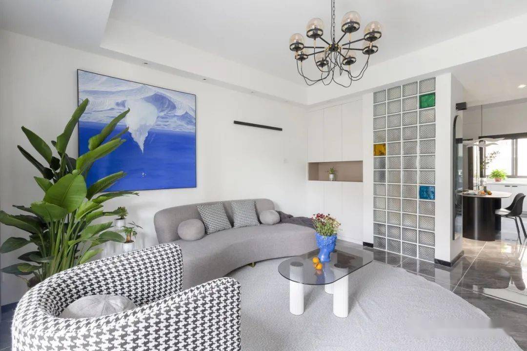 玄关|小夫妻的优雅两居，U型衣帽间真大气，圆形家居内敛又舒适，超美