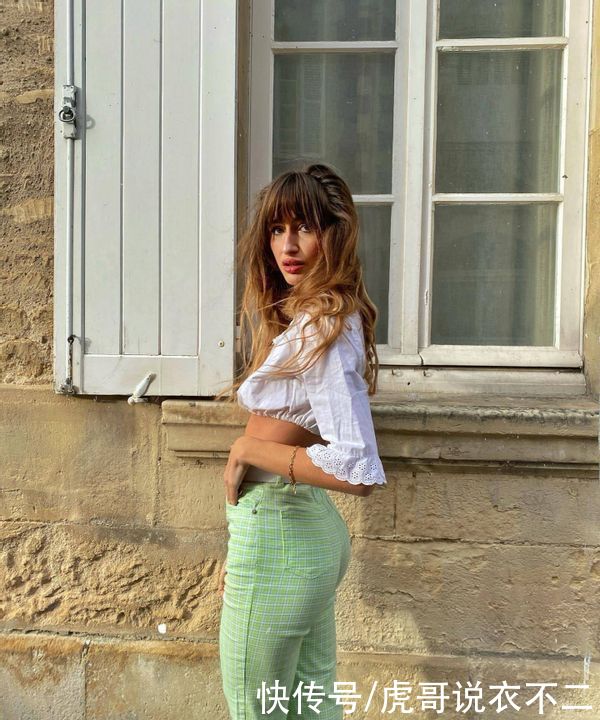 法国博主的穿搭好惊艳，高级又性感，“配色”时髦太适合春季了