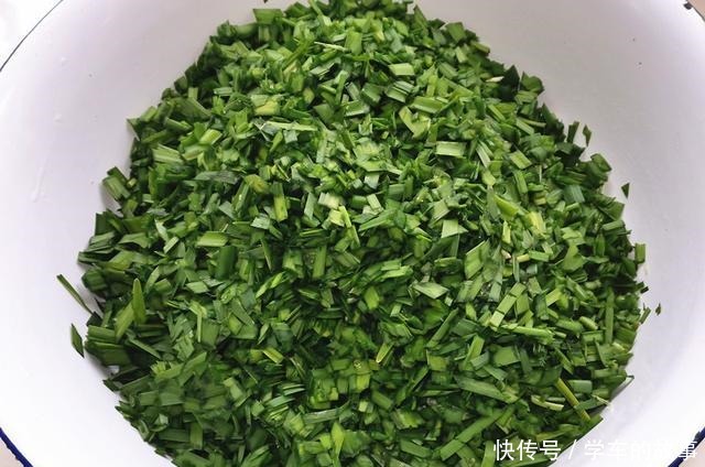  早餐在家吃实惠，一锅煎包只花5块钱，全家人吃得饱饱的，真香！