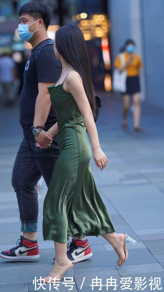 身材高挑|长裙很美却很难驾驭，用高跟鞋来衬托，身材显高挑、气质更优雅